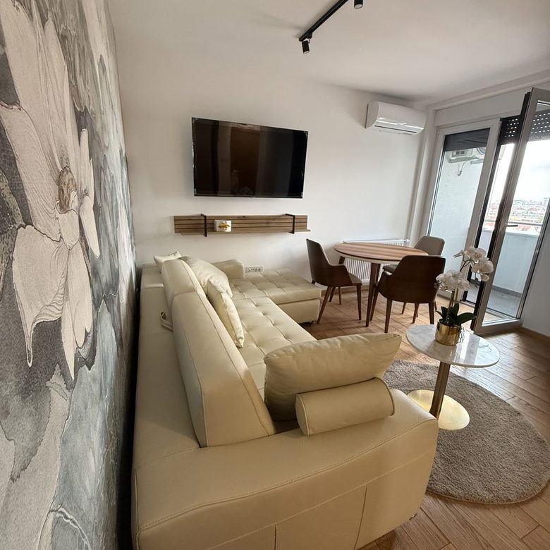 Stan Izdavanje Novi Sad  27 m2