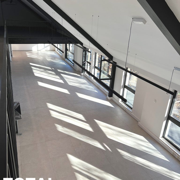 Lokal Izdavanje Novi Sad  584 m2