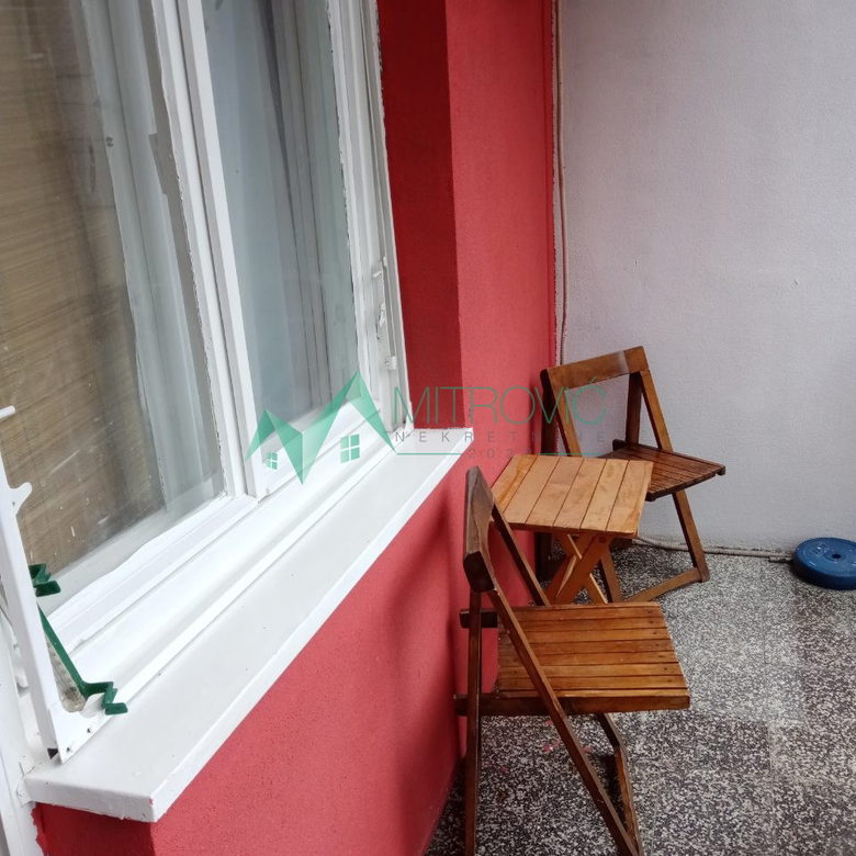Četvoroiposoban stan na prodaju, Centar, Novi Sad, 105m², 700 €