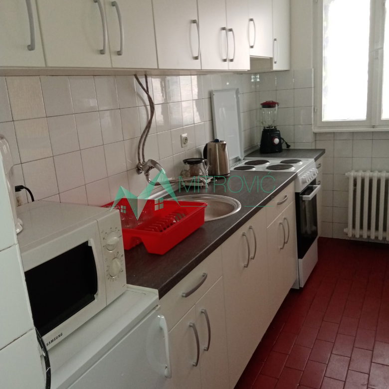 Četvoroiposoban stan na prodaju, Centar, Novi Sad, 105m², 700 €