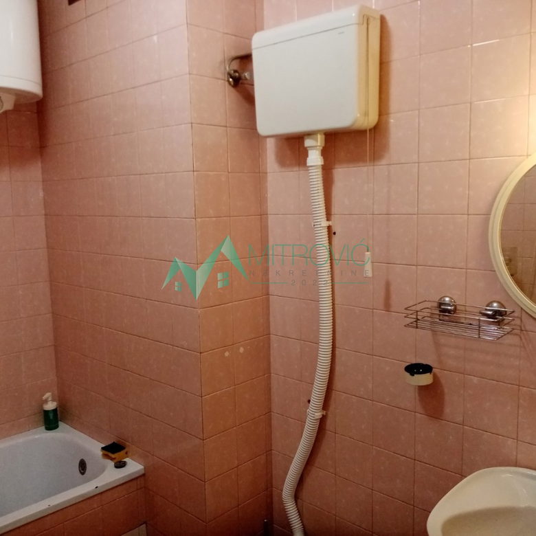 Četvoroiposoban stan na prodaju, Centar, Novi Sad, 105m², 700 €