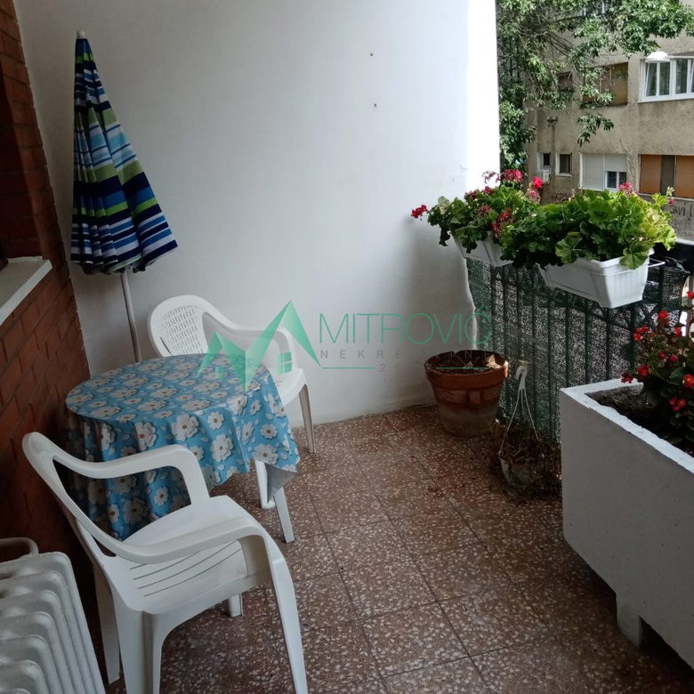 Četvoroiposoban stan na prodaju, Centar, Novi Sad, 105m², 700 €