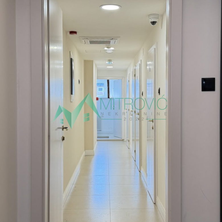 Lokal Prodaja Novi Sad  342 m2