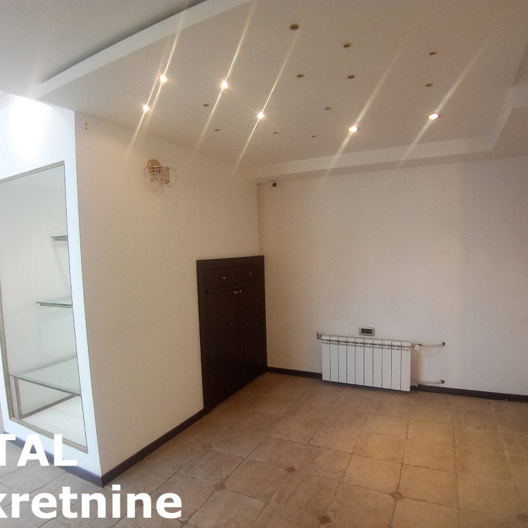 Lokal Izdavanje Novi Sad  42 m2