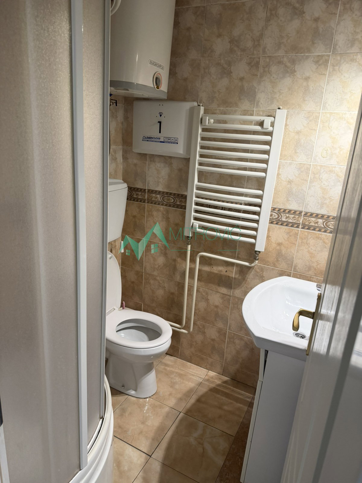 izdavanje-rotkvarija-9102269-dkq1d Jednoiposoban stan na prodaju, Rotkvarija, Novi Sad, 42m², 400 €