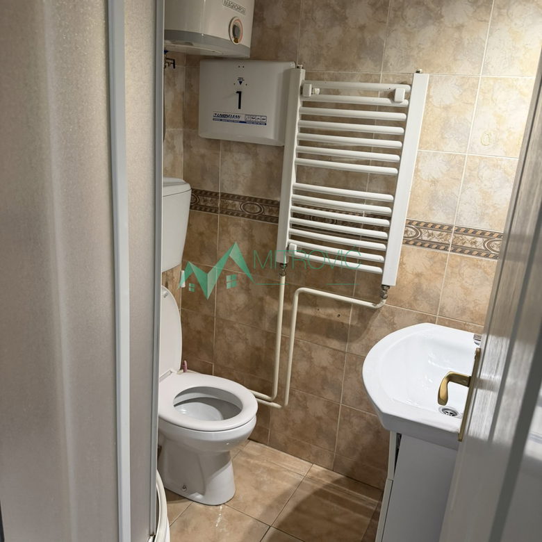 Jednoiposoban stan na prodaju, Rotkvarija, Novi Sad, 42m², 400 €