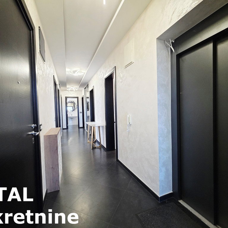 Višesoban stan za izdavanje, Sajmište, Novi Sad, 242m², 1.800 €/mes