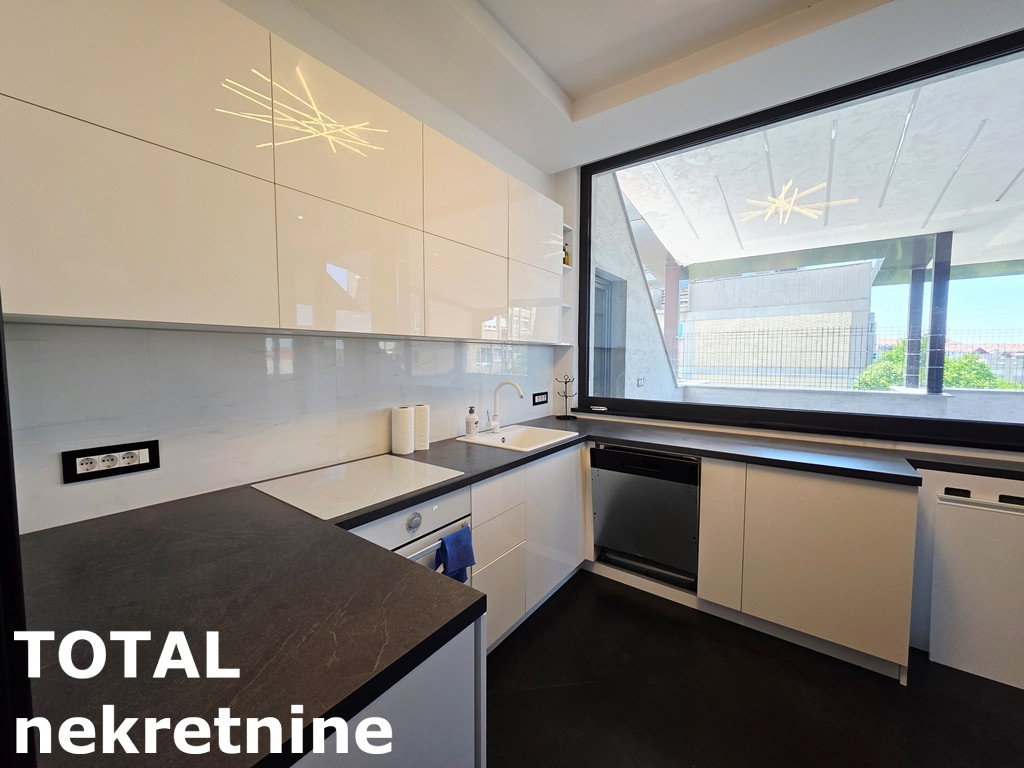 Višesoban stan za izdavanje, Sajmište, Novi Sad, 242m², 1.800 €/mes