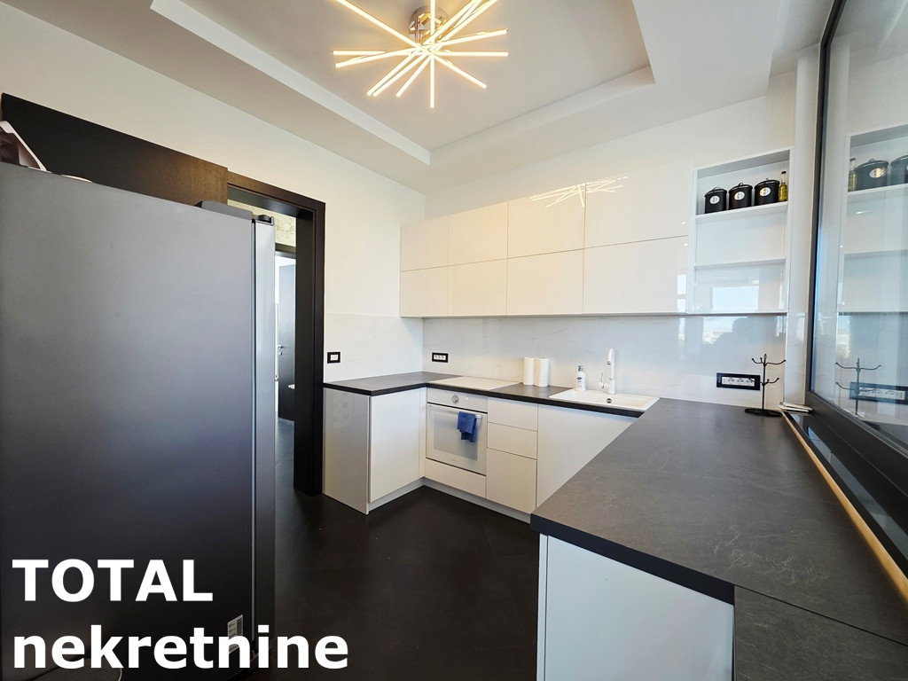 Višesoban stan za izdavanje, Sajmište, Novi Sad, 242m², 1.800 €/mes