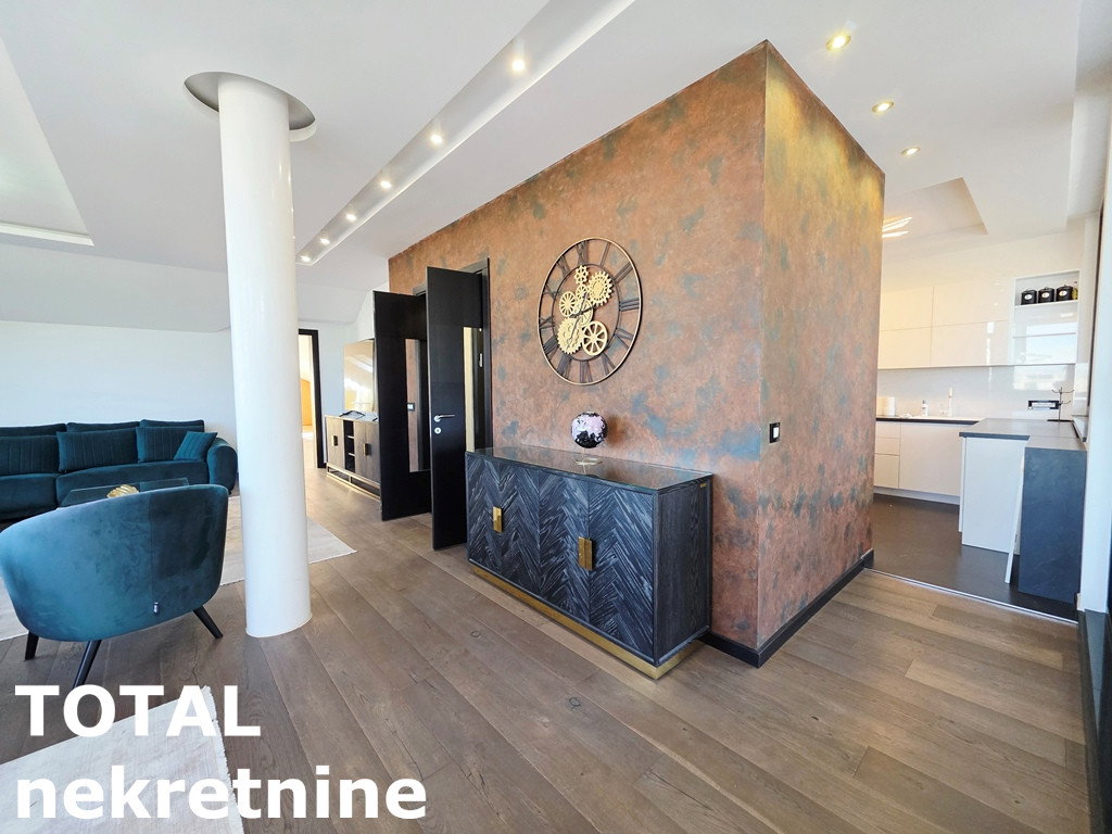 Višesoban stan za izdavanje, Sajmište, Novi Sad, 242m², 1.800 €/mes
