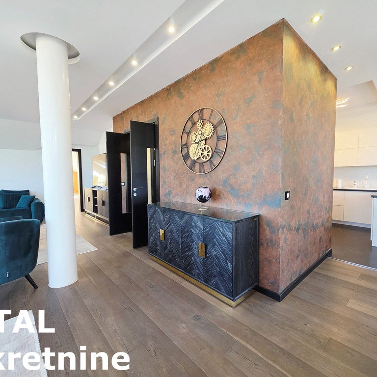Višesoban stan za izdavanje, Sajmište, Novi Sad, 242m², 1.800 €/mes