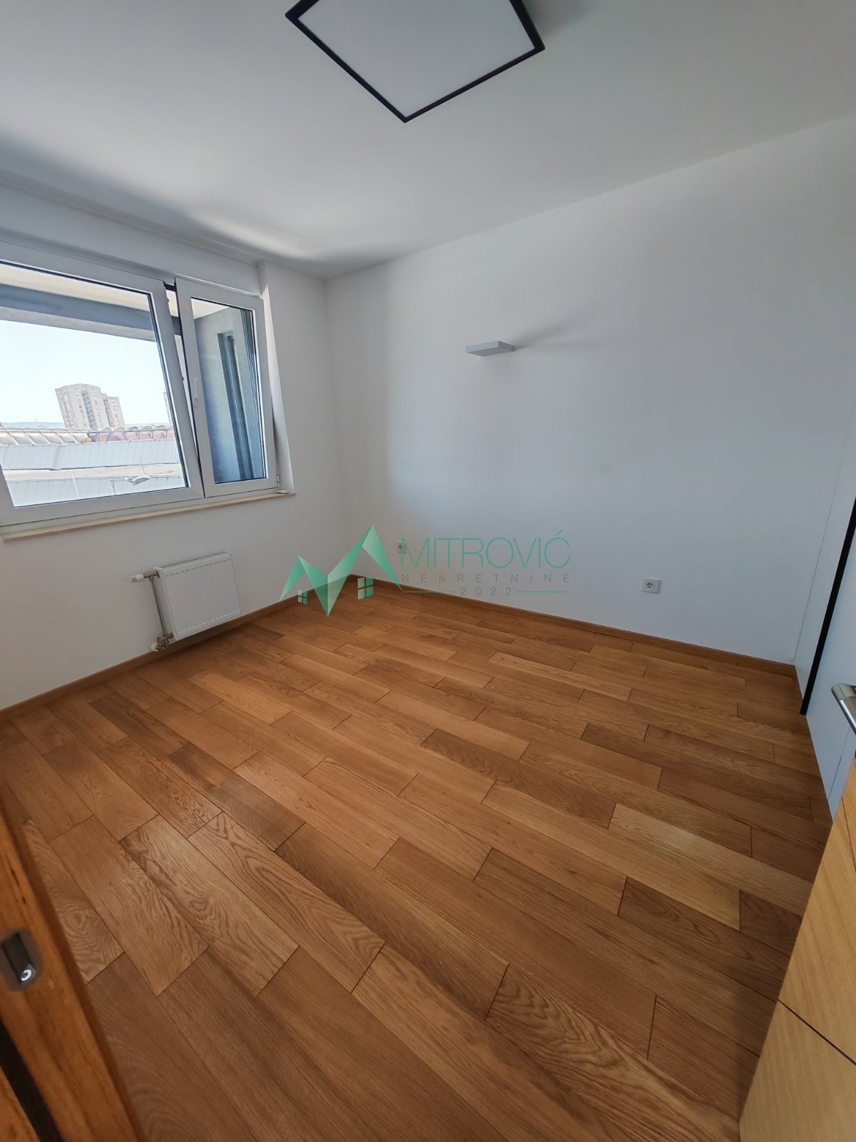 Trosoban stan na prodaju, Spens, Novi Sad, 76m², 1.100 €