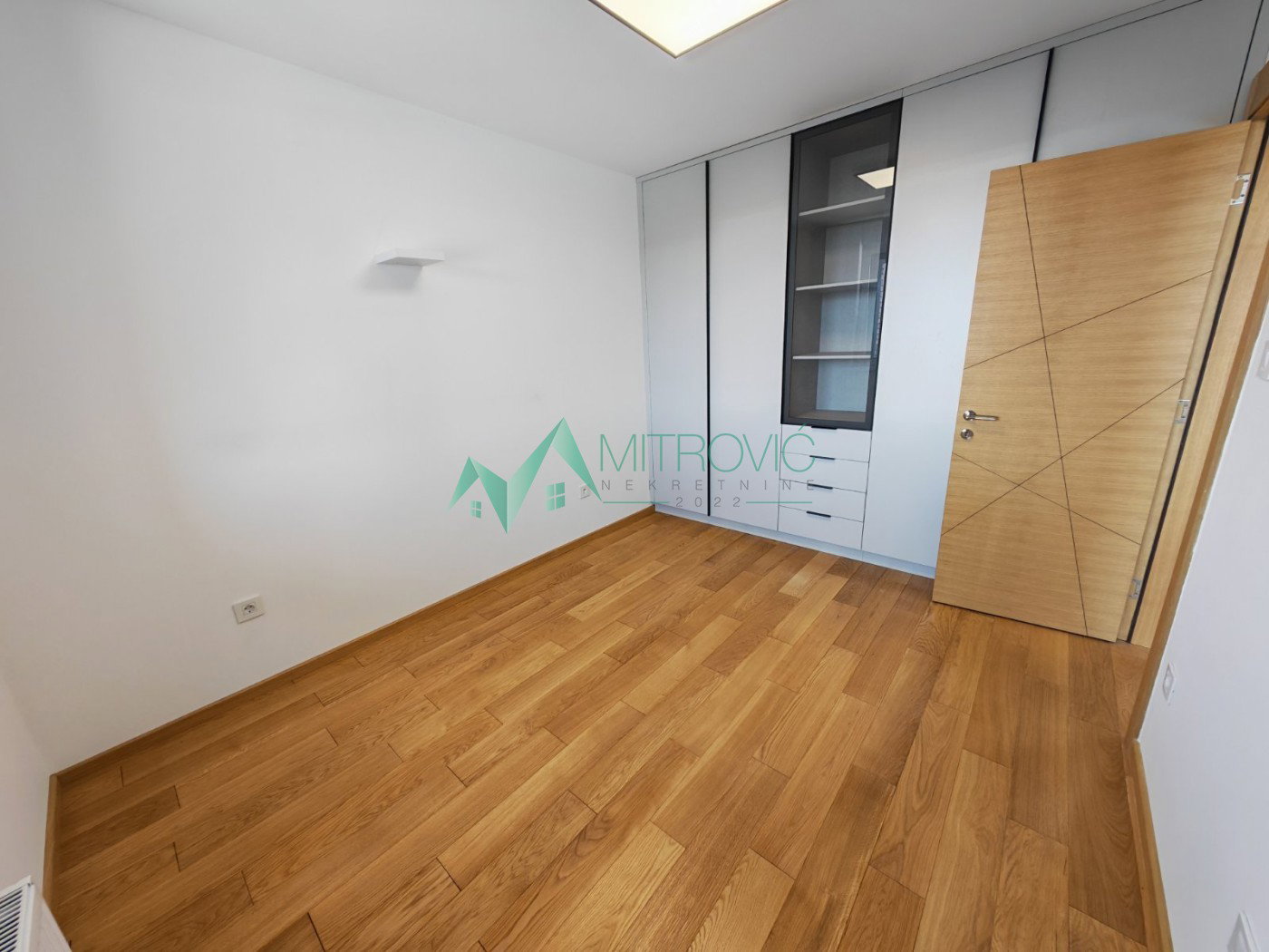 Trosoban stan na prodaju, Spens, Novi Sad, 76m², 1.100 €