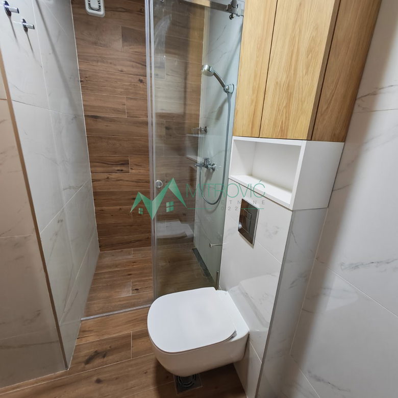Trosoban stan na prodaju, Spens, Novi Sad, 76m², 1.100 €