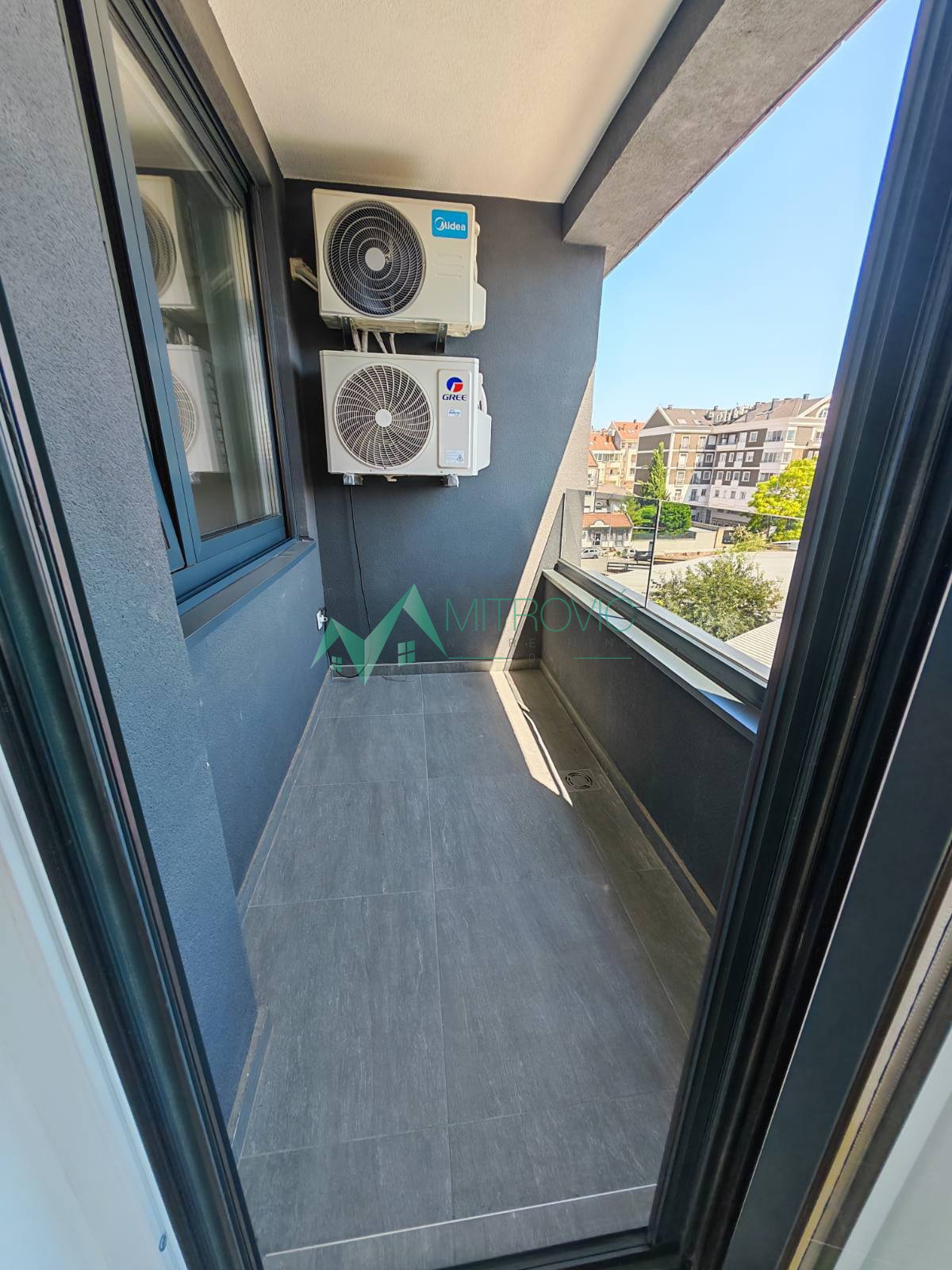 Trosoban stan na prodaju, Spens, Novi Sad, 76m², 1.100 €