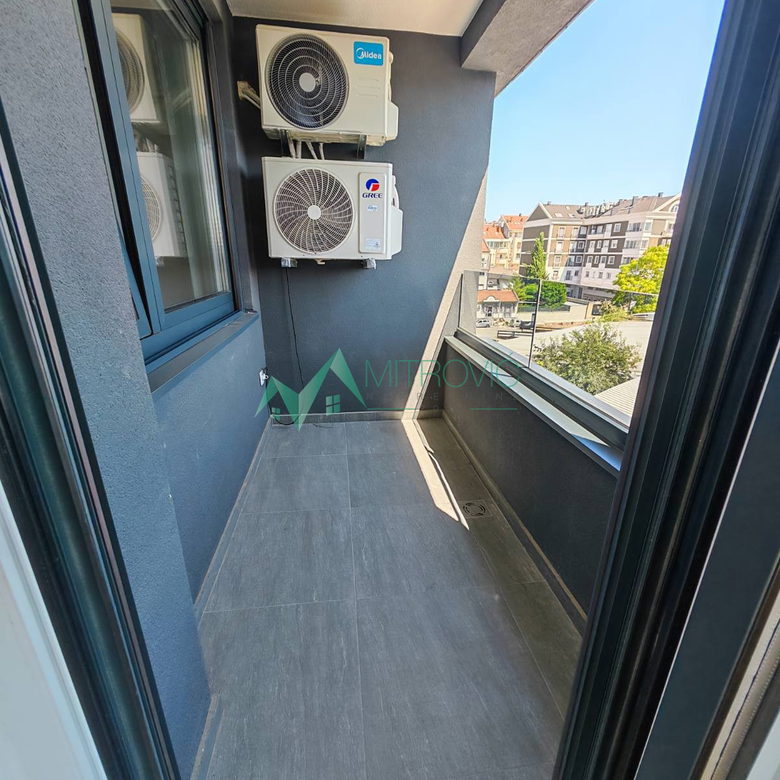 Trosoban stan na prodaju, Spens, Novi Sad, 76m², 1.100 €