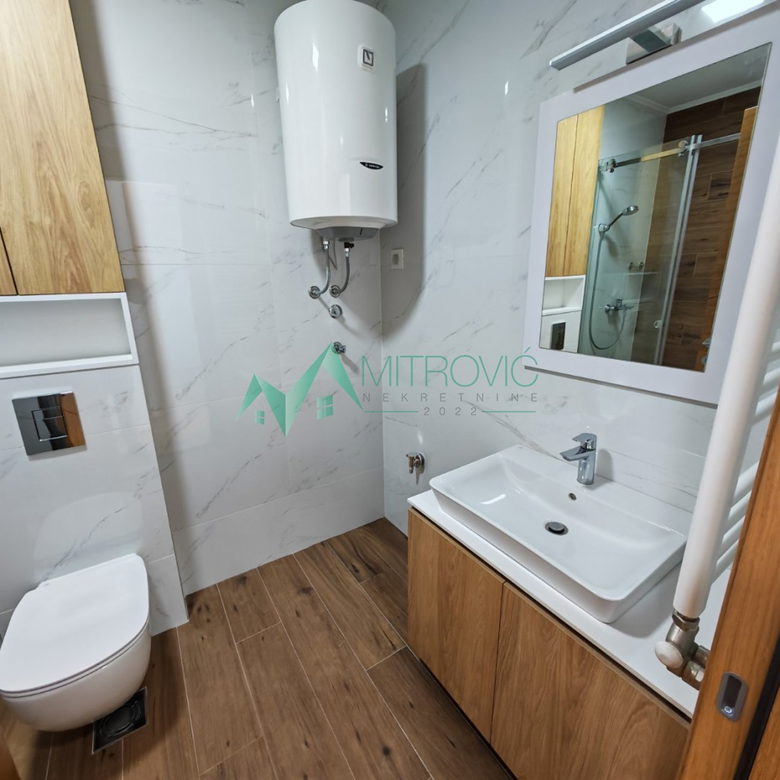 Trosoban stan na prodaju, Spens, Novi Sad, 76m², 1.100 €