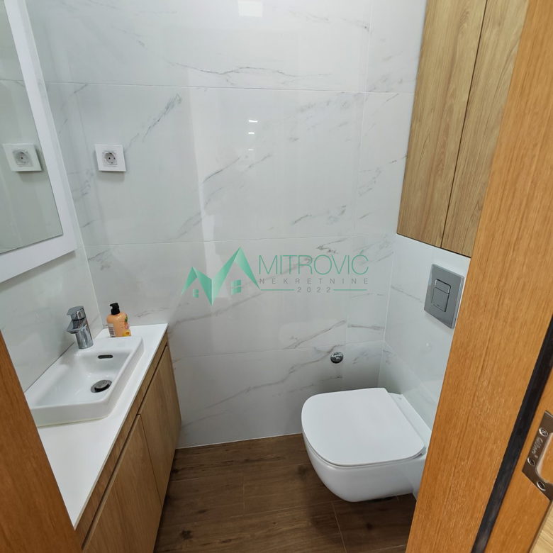 Trosoban stan na prodaju, Spens, Novi Sad, 76m², 1.100 €