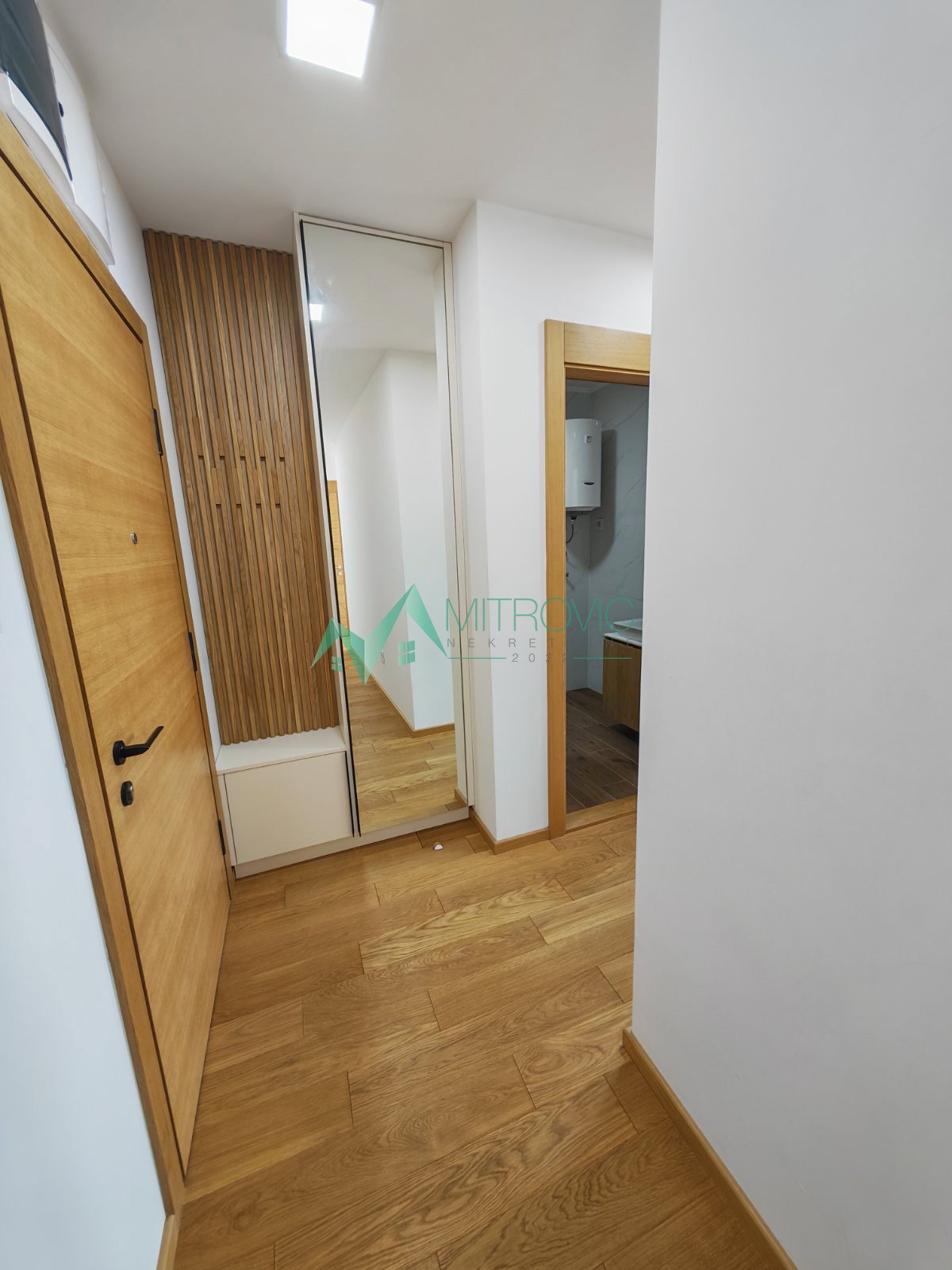Trosoban stan na prodaju, Spens, Novi Sad, 76m², 1.100 €