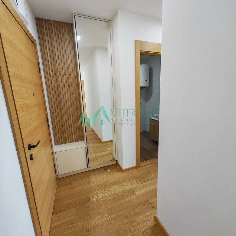 Trosoban stan na prodaju, Spens, Novi Sad, 76m², 1.100 €
