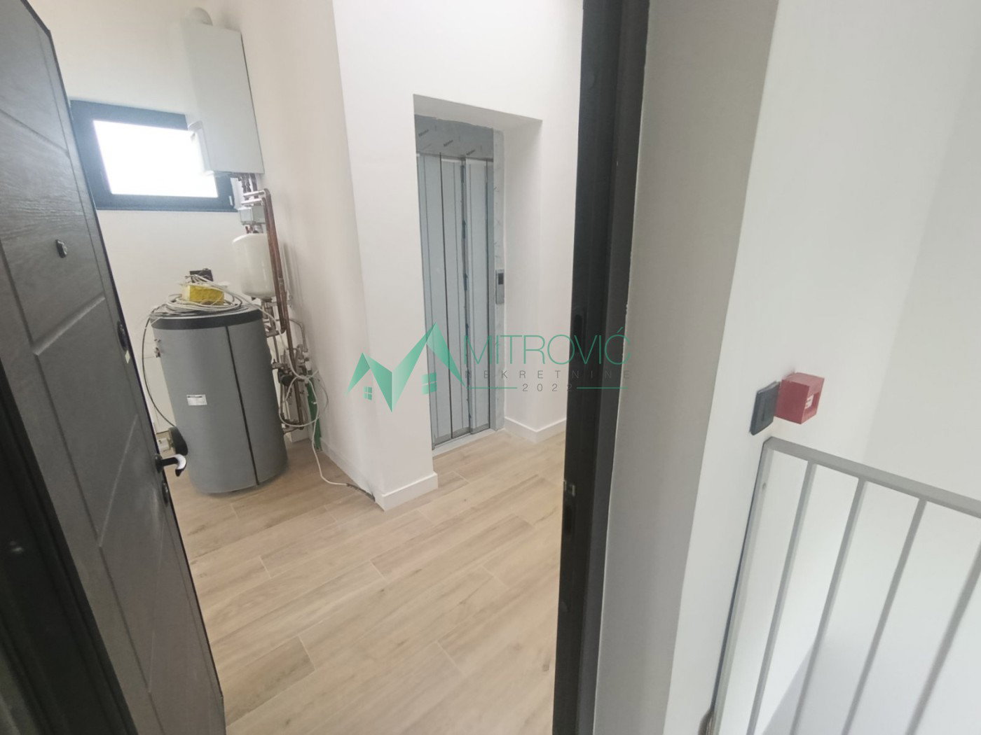 izdavanje-telep-9102265-qqlz6 Lokal na prodaju, Telep, Novi Sad, 183m², 1.500 €