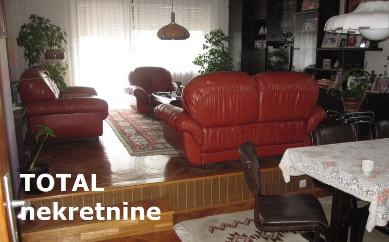 Kuća na prodaju, Kać, Novi Sad, 380m², 293.550 €