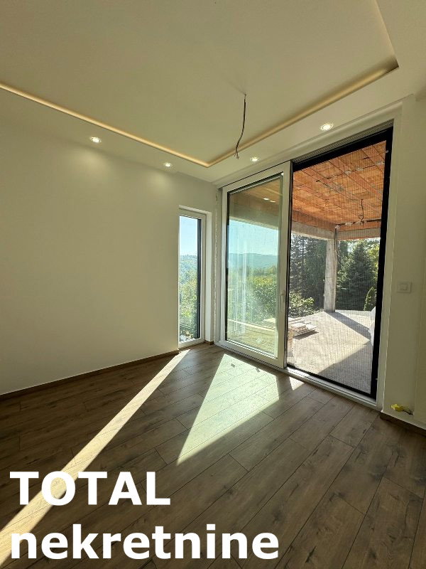 Kuća na prodaju, Čardak, Novi Sad, 300m², 390.000 €