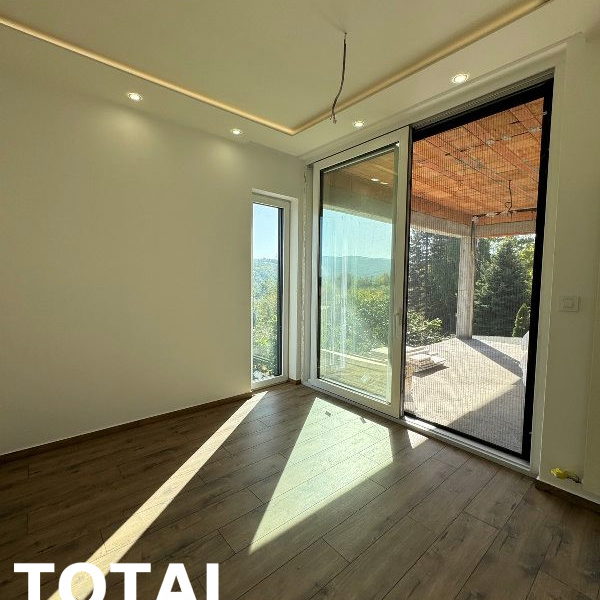 Kuća na prodaju, Čardak, Novi Sad, 300m², 390.000 €