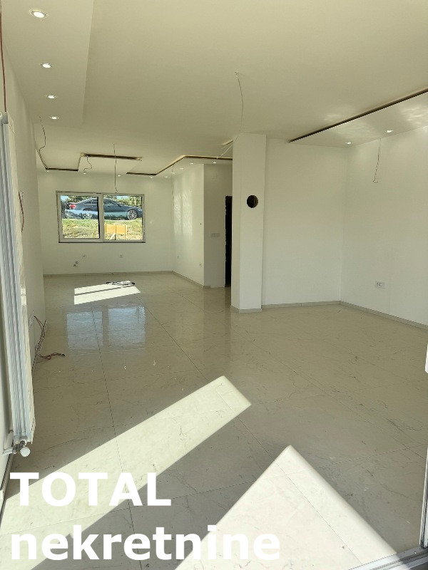 Kuća na prodaju, Čardak, Novi Sad, 300m², 390.000 €