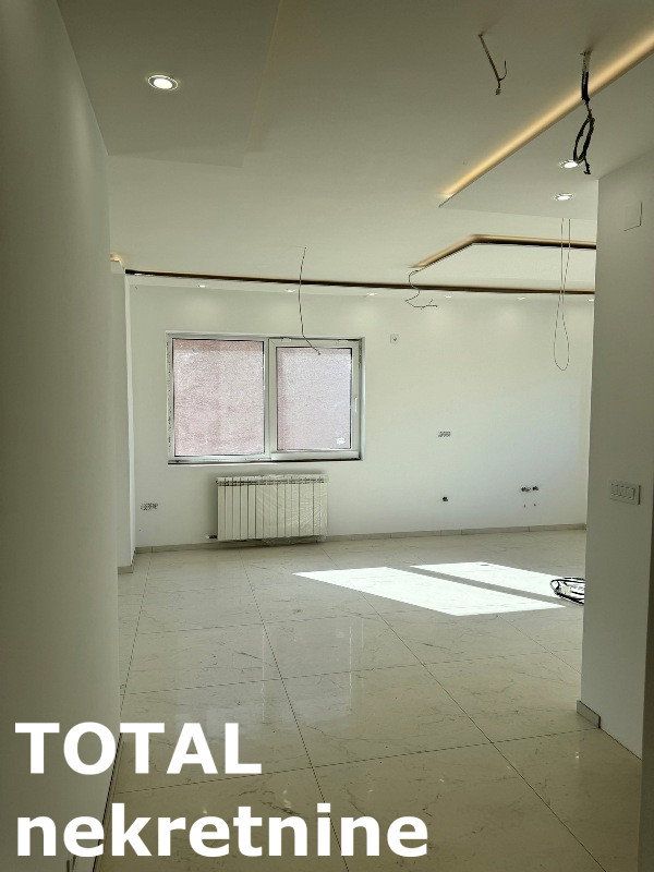 Kuća na prodaju, Čardak, Novi Sad, 300m², 390.000 €