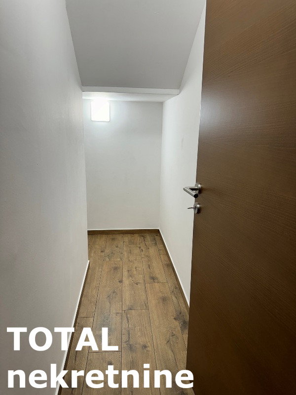 Kuća na prodaju, Čardak, Novi Sad, 300m², 390.000 €