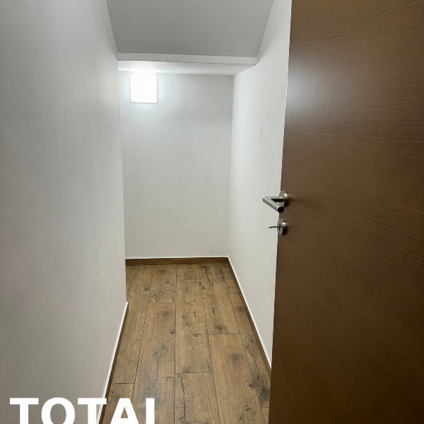 Kuća na prodaju, Čardak, Novi Sad, 300m², 390.000 €