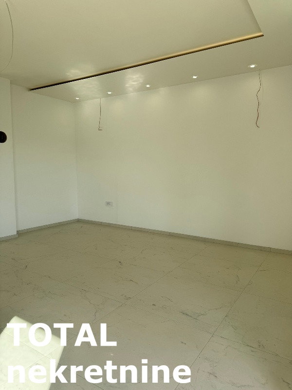 Kuća na prodaju, Čardak, Novi Sad, 300m², 390.000 €