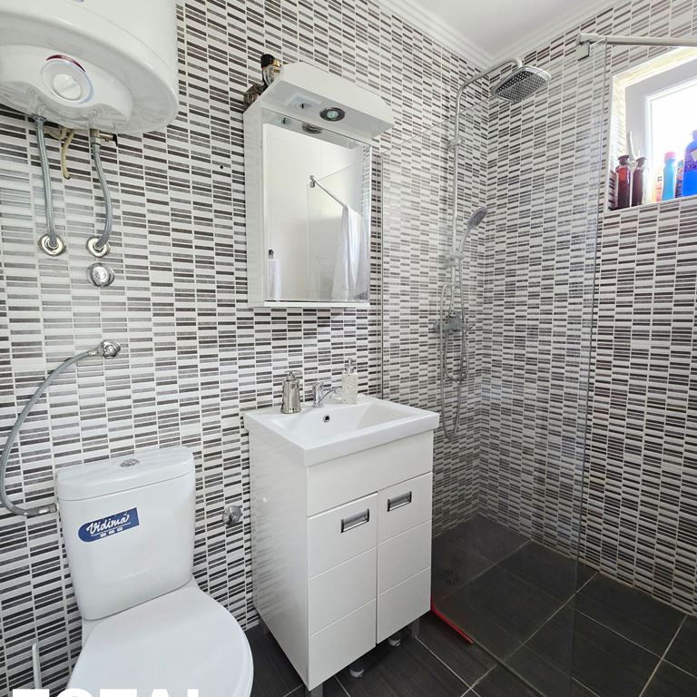 Kuća na prodaju, Čardak, Novi Sad, 244m², 490.000 €