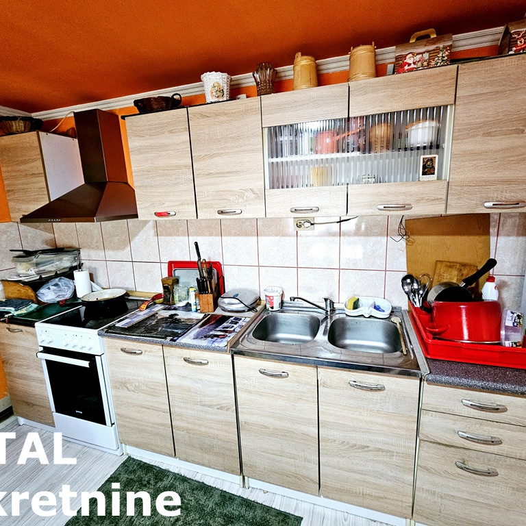 Kuća Prodaja Ledinci Novi  220 m2