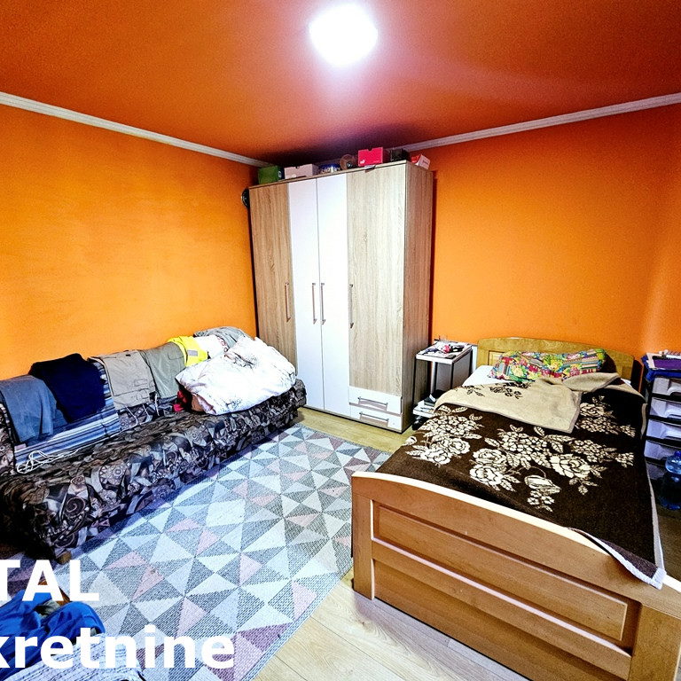 Kuća Prodaja Ledinci Novi  220 m2