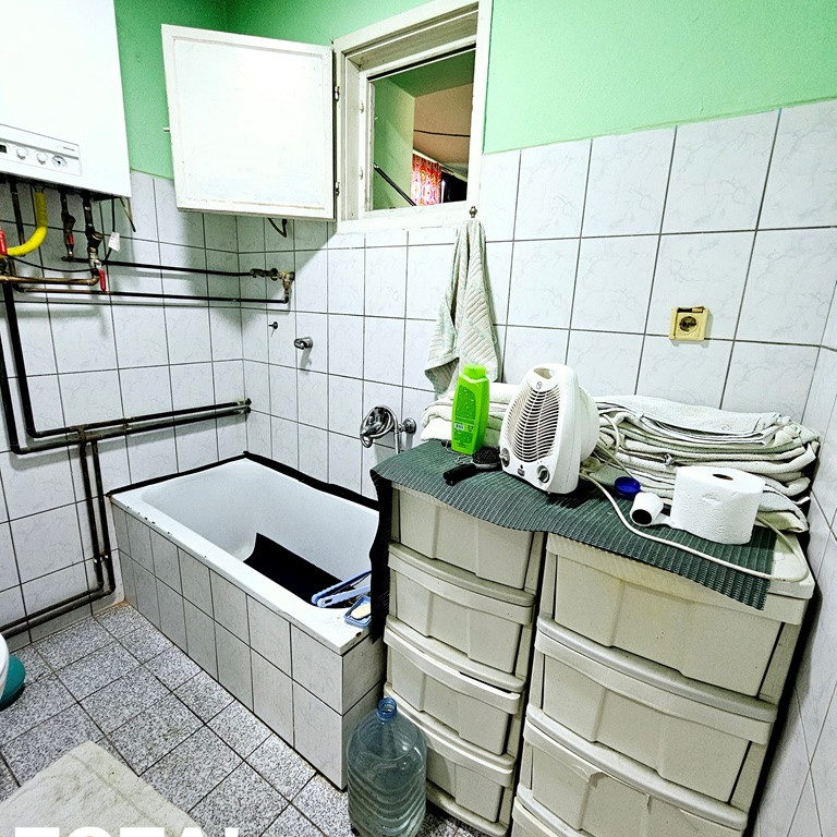 Kuća Prodaja Ledinci Novi  220 m2