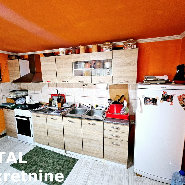 Kuća Prodaja Ledinci Novi  220 m2