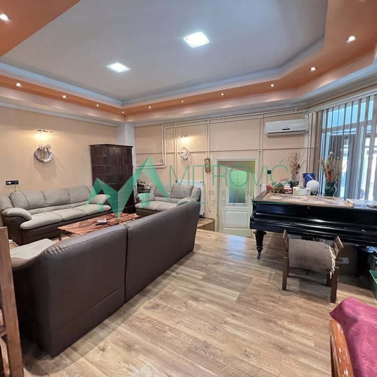 Kuća Prodaja Sremska Kamenica  361 m2