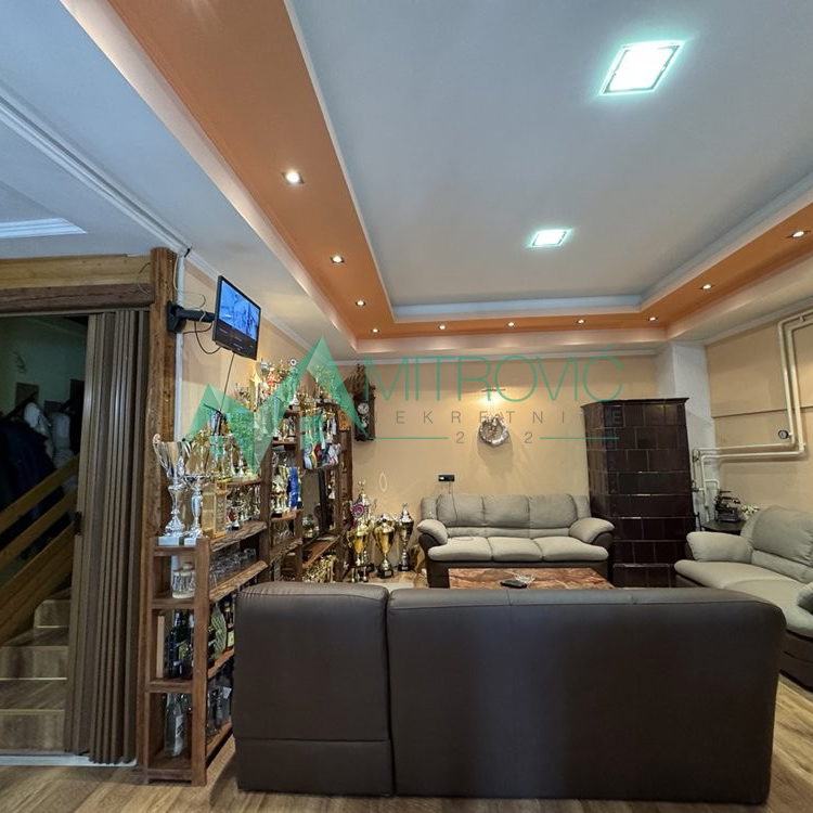 Kuća Prodaja Sremska Kamenica  361 m2