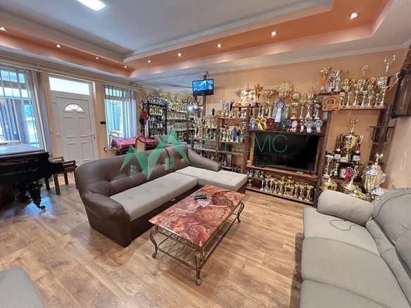 Kuća Prodaja Sremska Kamenica  361 m2