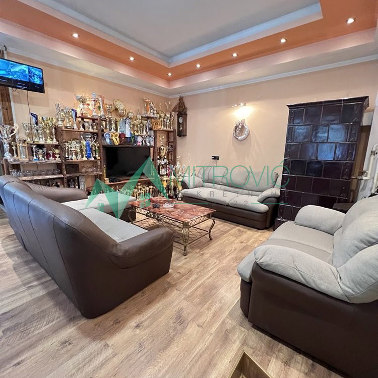 Kuća Prodaja Sremska Kamenica  361 m2