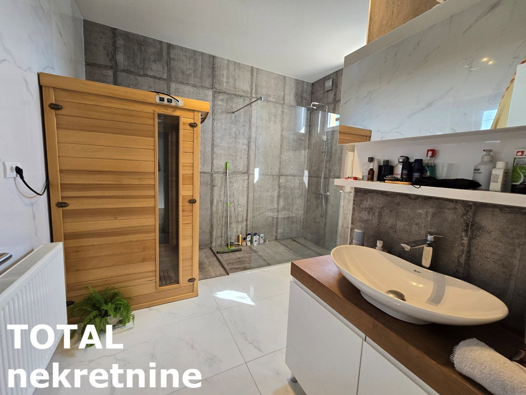 Kuća na prodaju, Salajka, Novi Sad, 266m², 380.000 €