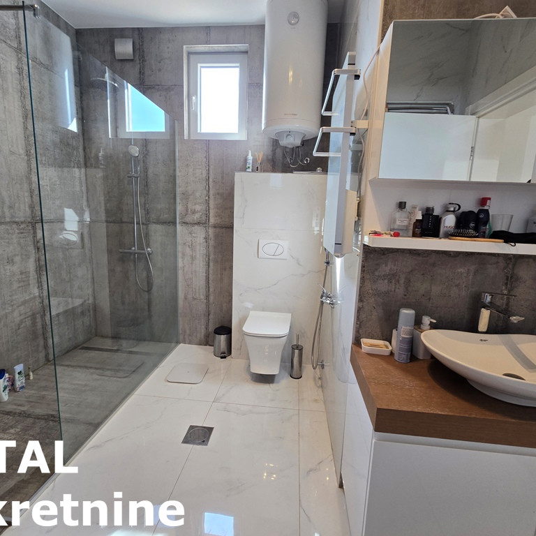 Kuća na prodaju, Salajka, Novi Sad, 266m², 380.000 €