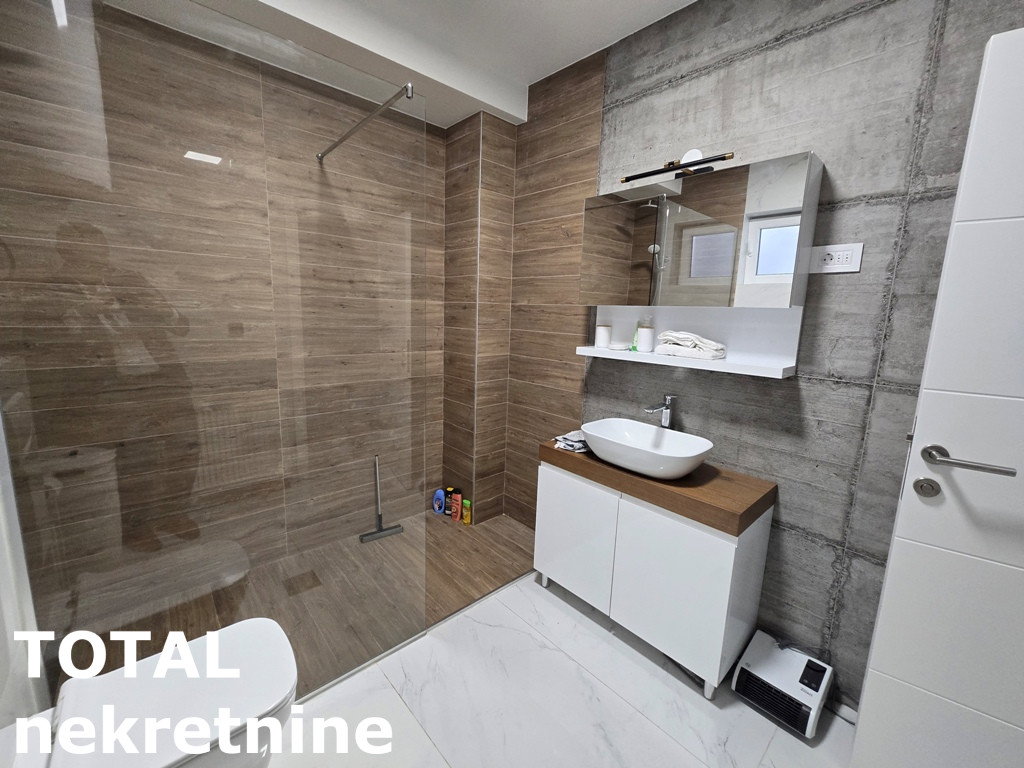 Kuća na prodaju, Salajka, Novi Sad, 266m², 380.000 €