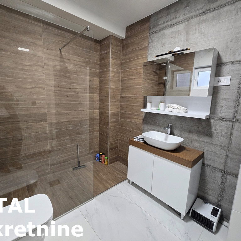 Kuća na prodaju, Salajka, Novi Sad, 266m², 380.000 €