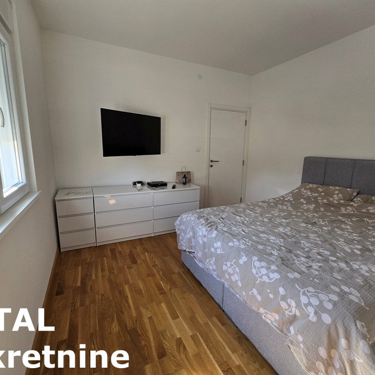 Kuća na prodaju, Salajka, Novi Sad, 266m², 380.000 €