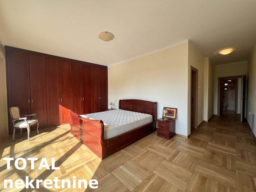 Kuća Prodaja Novi Sad  305 m2