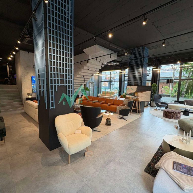 Lokal Prodaja Novi Sad  210 m2