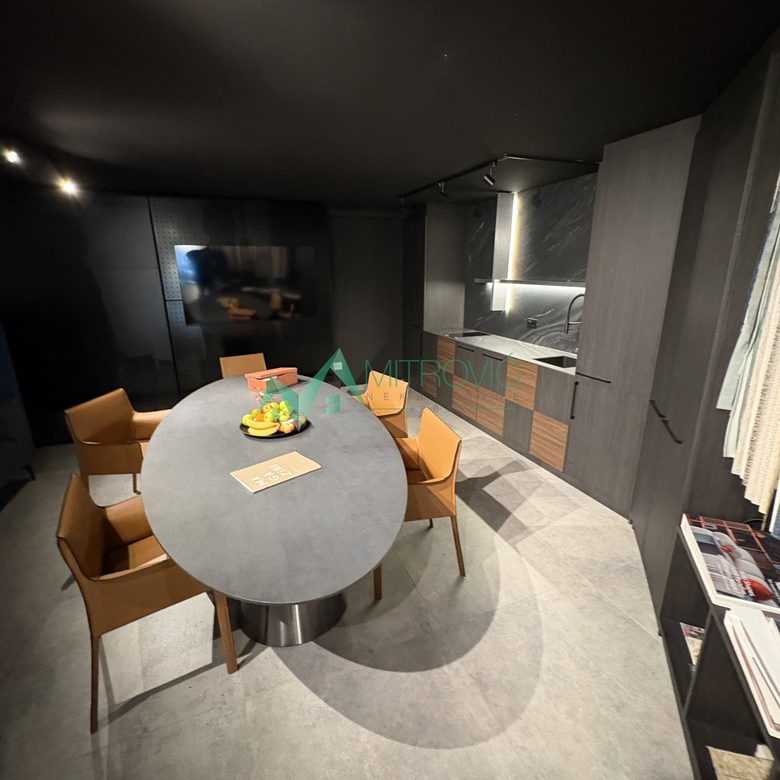 Lokal Prodaja Novi Sad  210 m2